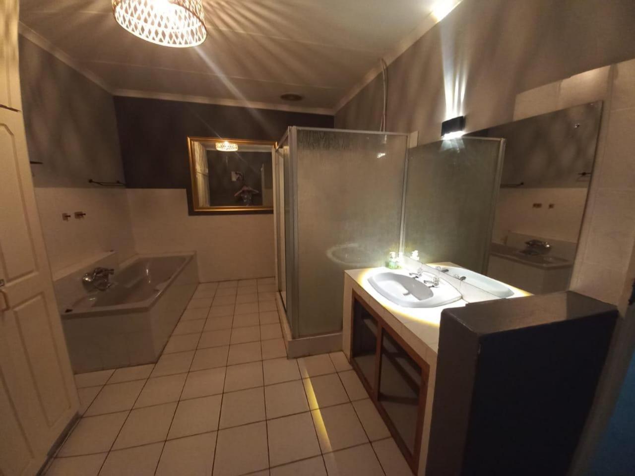 Anri Guesthouse Блумфонтейн Екстер'єр фото