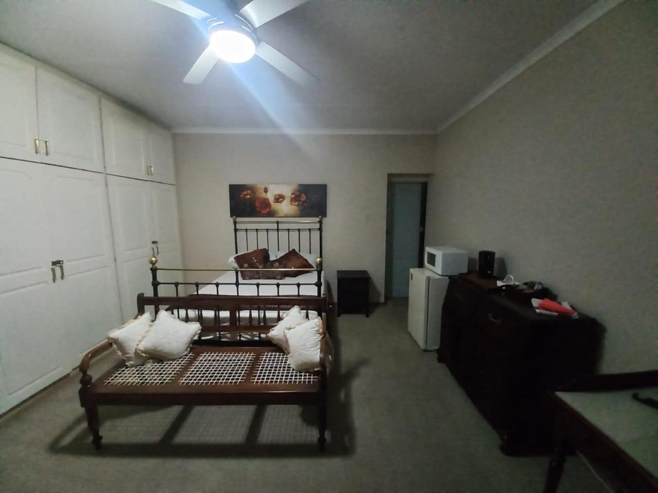 Anri Guesthouse Блумфонтейн Екстер'єр фото