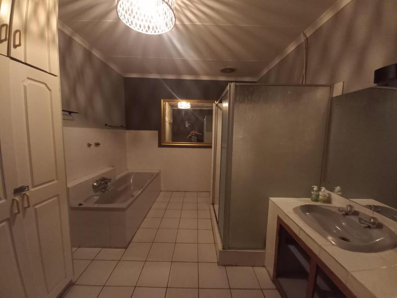 Anri Guesthouse Блумфонтейн Екстер'єр фото