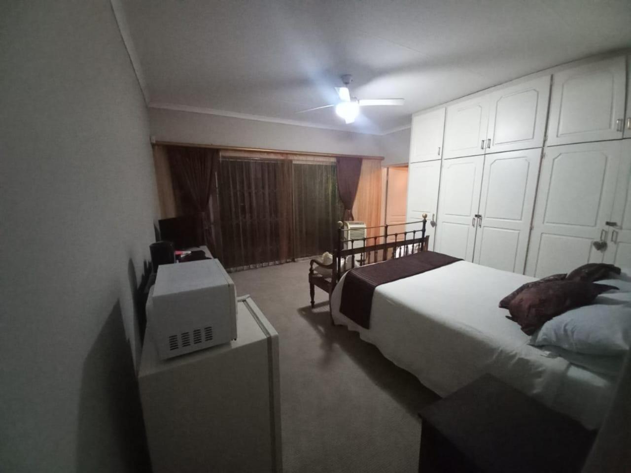 Anri Guesthouse Блумфонтейн Екстер'єр фото